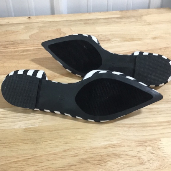 New WB Woman’s Journee Collection Cortini Stripe Shoes - Picture 4 of 6